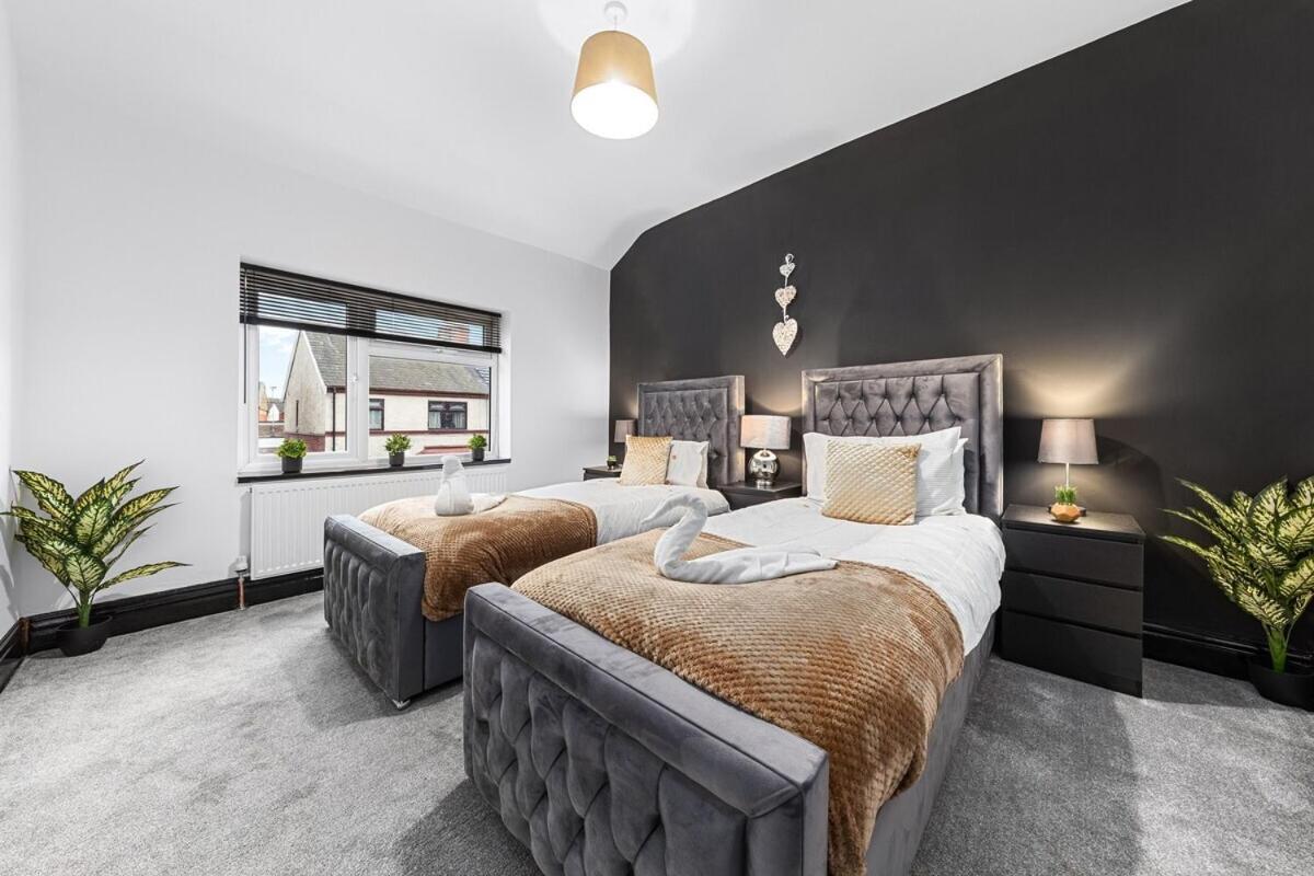 Vakantiehuis Luxury By The Sea, Beautiful 3 Bedroom House With Fast Wifi, King Bed, Lovely Garden! Blackpool's Finest Getaway Experience For Up To 8 Guests! Blackpool