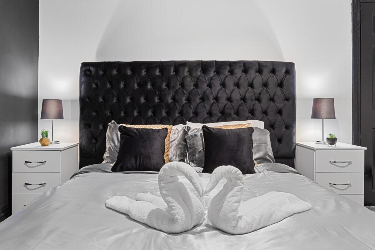 Vakantiehuis Luxury By The Sea, Beautiful 3 Bedroom House With Fast Wifi, King Bed, Lovely Garden! Blackpool's Finest Getaway Experience For Up To 8 Guests! *