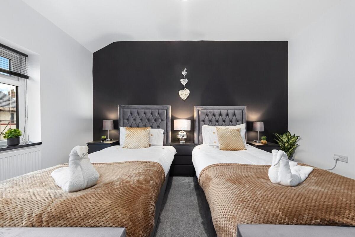 Luxury By The Sea, Beautiful 3 Bedroom House With Fast Wifi, King Bed, Lovely Garden! Blackpool's Finest Getaway Experience For Up To 8 Guests! Vakantiehuis Blackpool