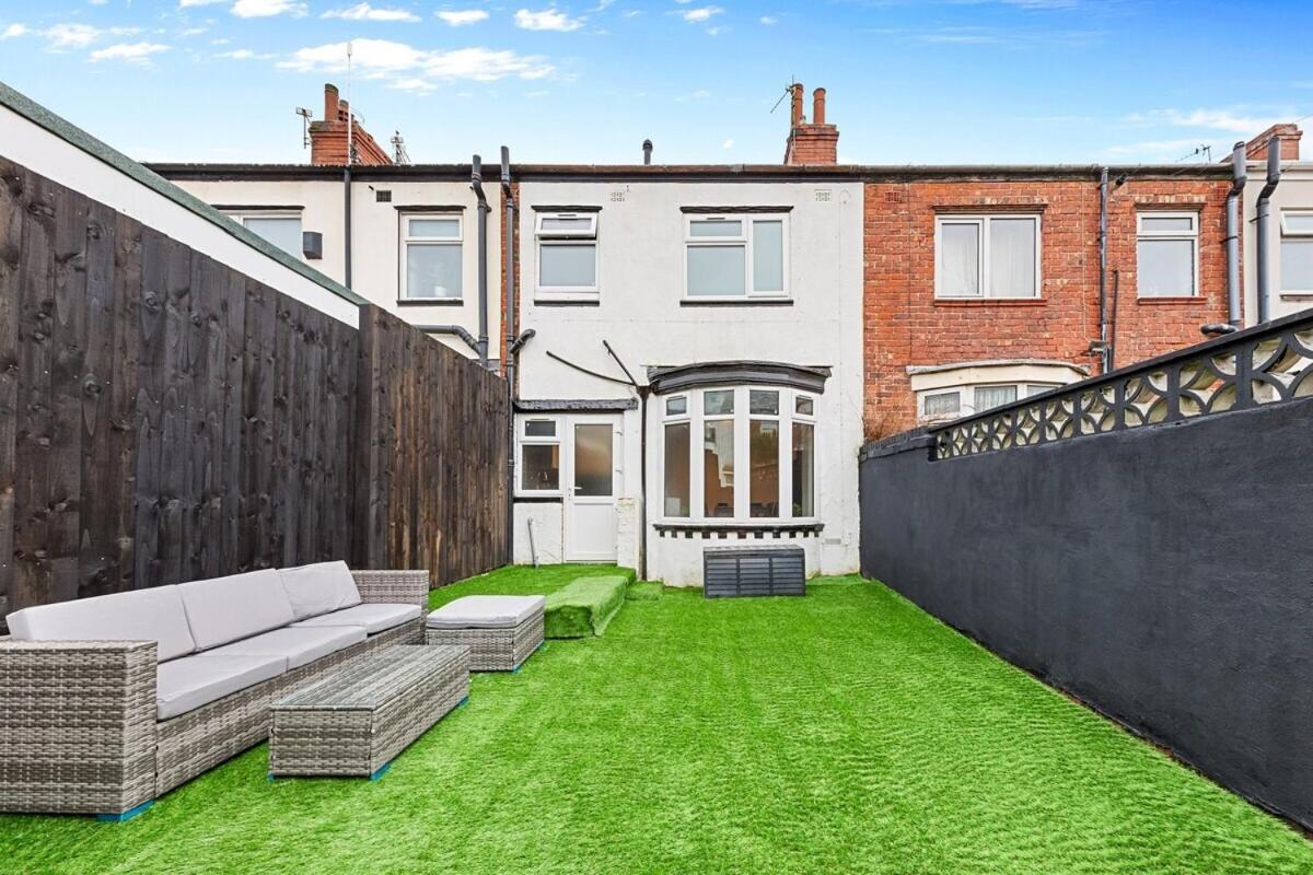 Vakantiehuis Luxury By The Sea, Beautiful 3 Bedroom House With Fast Wifi, King Bed, Lovely Garden! Blackpool's Finest Getaway Experience For Up To 8 Guests! Blackpool