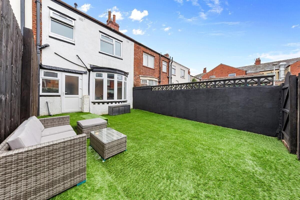 Luxury By The Sea, Beautiful 3 Bedroom House With Fast Wifi, King Bed, Lovely Garden! Blackpool's Finest Getaway Experience For Up To 8 Guests! Vakantiehuis