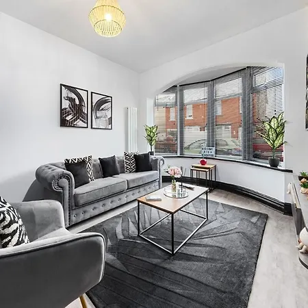 Luxury By The Sea, Beautiful 3 Bedroom House With Fast Wifi, King Bed, Lovely Garden! Blackpool'S Finest Getaway Experience For Up To 8 Guests! Exterior photo