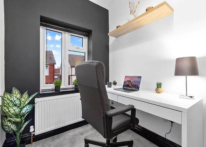Luxury By The Sea, Beautiful 3 Bedroom House With Fast Wifi, King Bed, Lovely Garden! Blackpool\'S Finest Getaway Experience For Up To 8 Guests!
