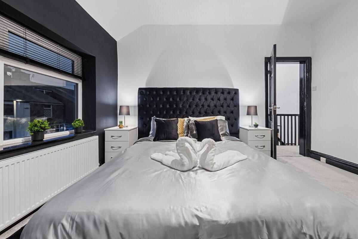 Holiday home Luxury By The Sea, Beautiful 3 Bedroom House With Fast Wifi, King Bed, Lovely Garden! Blackpool's Finest Getaway Experience For Up To 8 Guests!